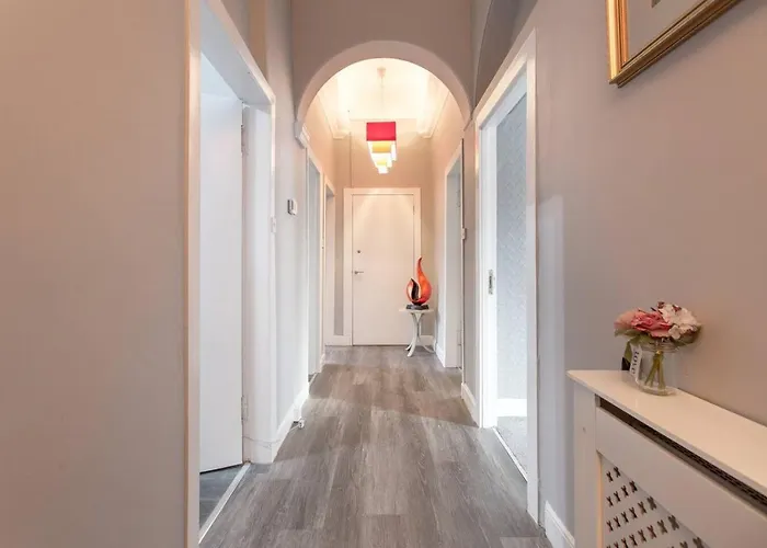 Stunning 2-Bed Apartment In Central Edinburgh