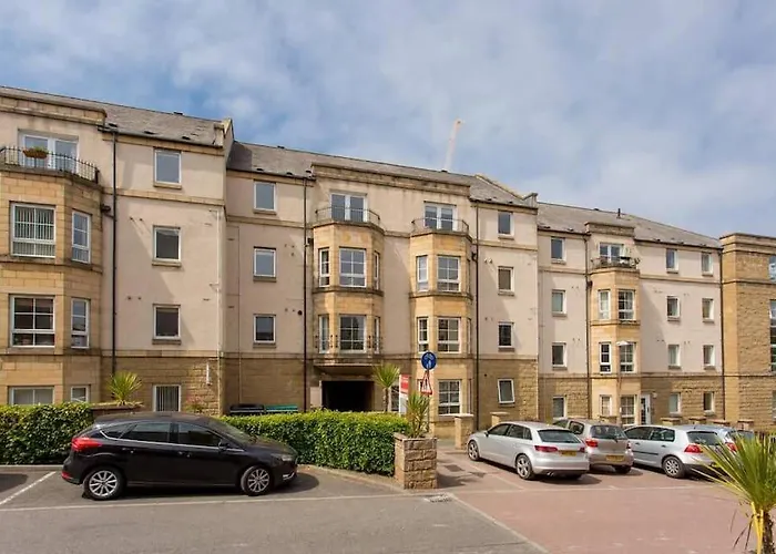Dicksonfield - Modern 2 Bed, 2 Bath Apartment Close To City Centre