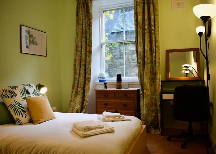 Central 3 Bedroom Next To Leafy Meadows