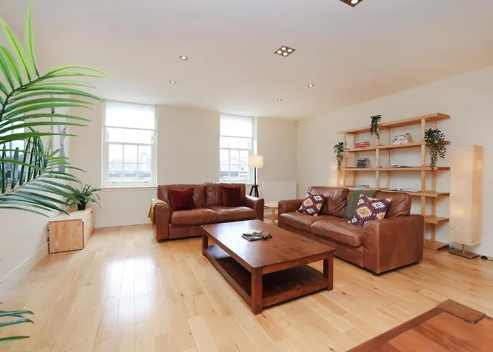 Joivy Spacious 2 Bed,2 Bath Flat, Free Parking And Rooftop Terrace