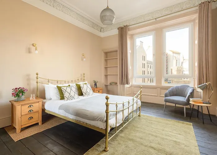 Spacious 2Br Leith Apartment