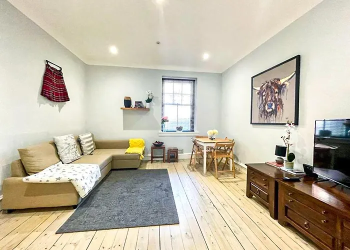 Stunning 2 Bed Apt Nr The Royal Mile & The Castle