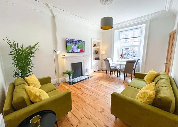 Desirable 2 Bed Apt Near Edinburgh Castle