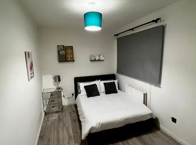 Lovely 2 Bedroom Apartment - Edinburgh City Centre