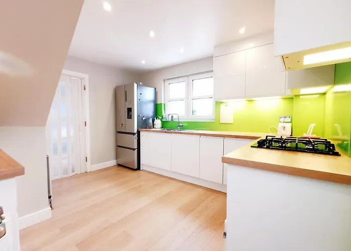 Modern And Spacious Double&King Bedrooms Both With Private Bathrooms