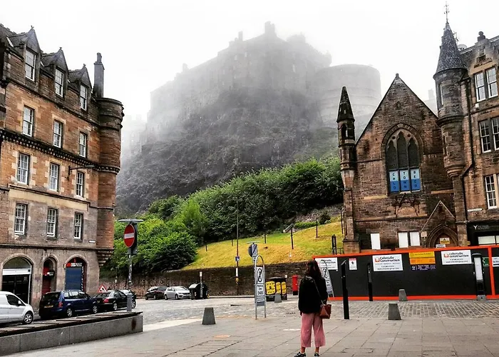 3 Bedrooms Flat In Central Edinburgh Old Town , Grassmarket Heart Of Edinburgh Flat Sleeps 6 , Eh1