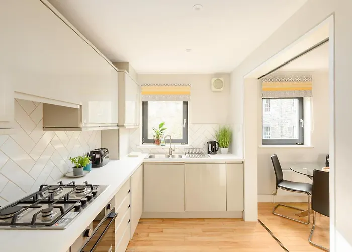 Modern Mews Apartment - New Town