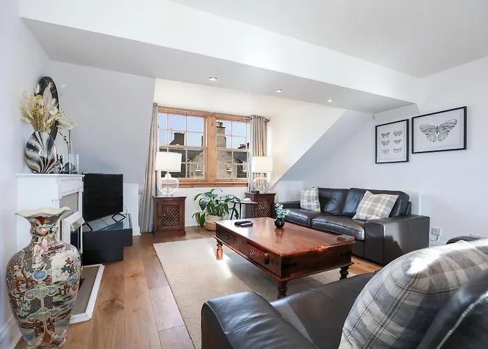 Luxury 3 Bed Royal Mile Apartment