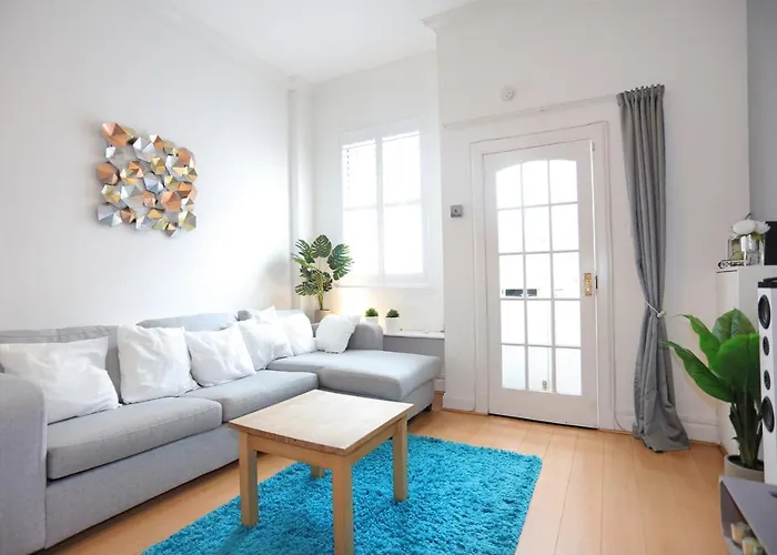 Dalmeny Street Apartment