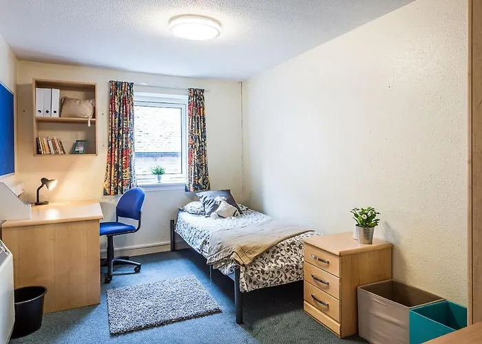 Joivy Budget 2, 4, 5 And 6 Bed Private Flats, In Historic Old Town (Adults Only)