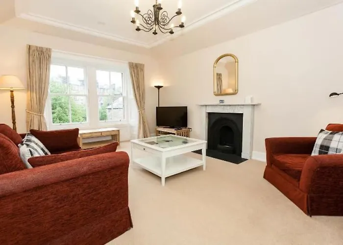 Entire, Central & Fully- Equipped Flat, West End