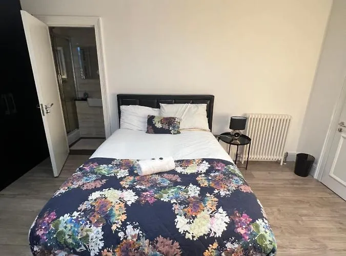Luxury Double Room W/ Private Bathroom