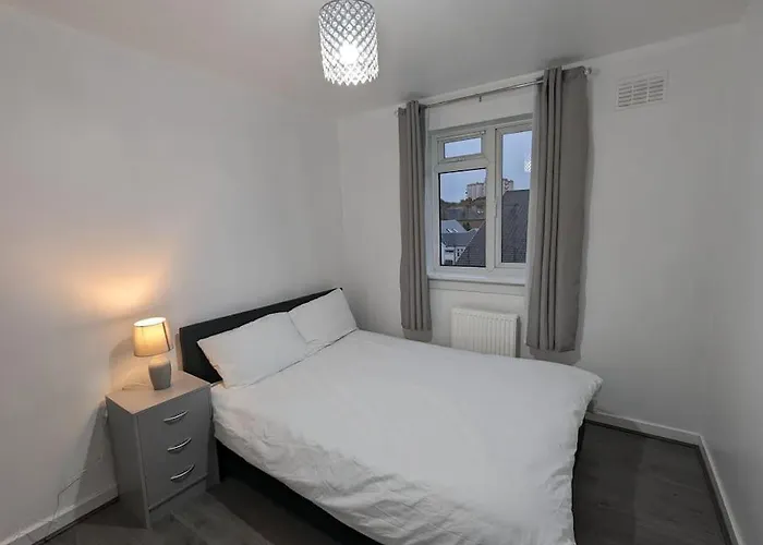 3 Bedroom Apartment Sleeps 8