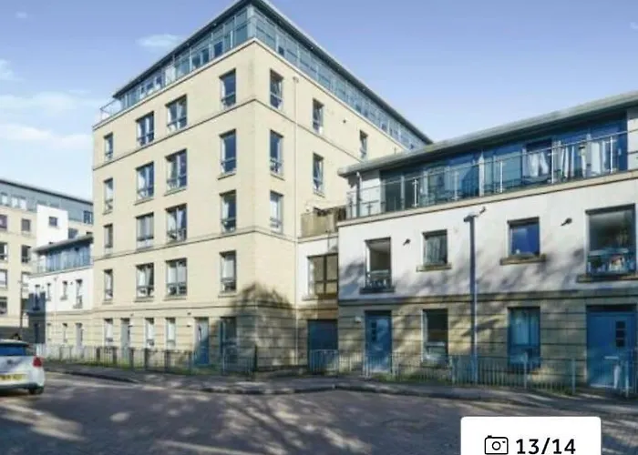 Modern Edinburgh Apartment 2 Bedrooms & Two Bathrooms