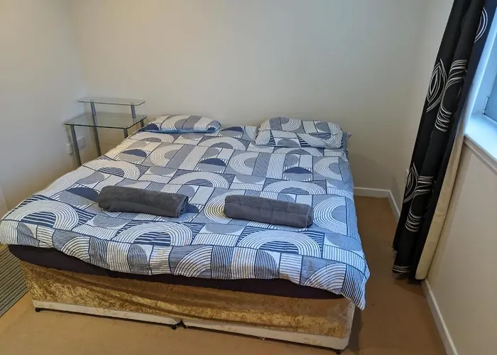 Modern 2 Bed Apartment With Stunning Seaside View