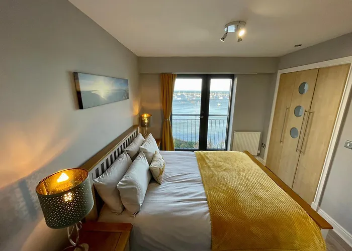 Corinthian Quay Apartment