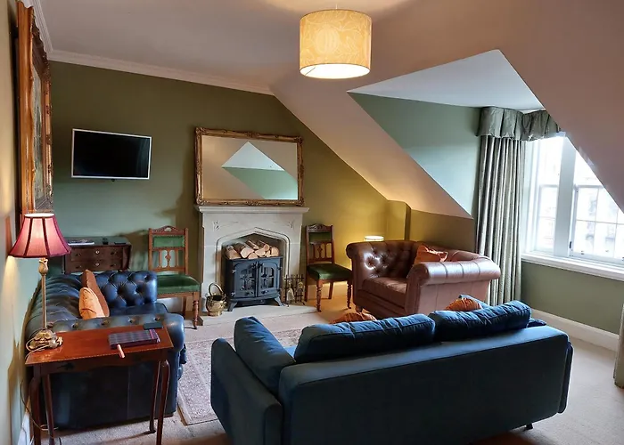 Stunning 5Br Royal Mile Penthouse