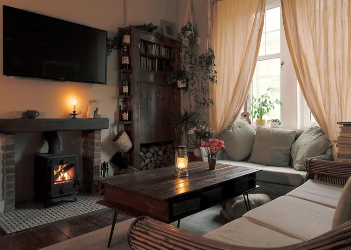 Charming City Centre Flat With Warmth & Character