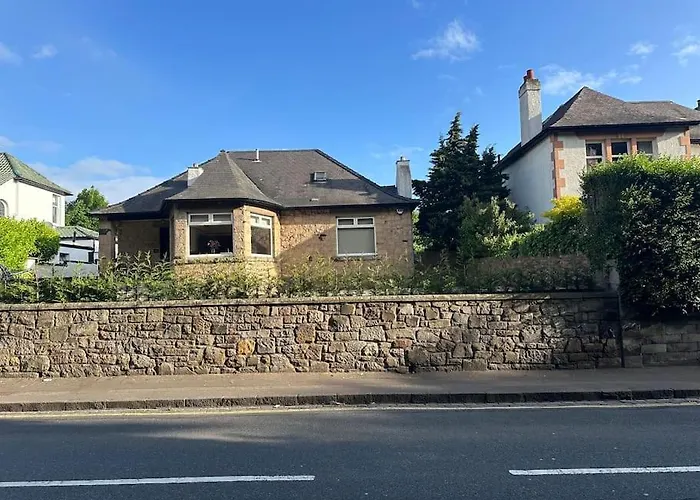 Beautiful Family Home With Golf