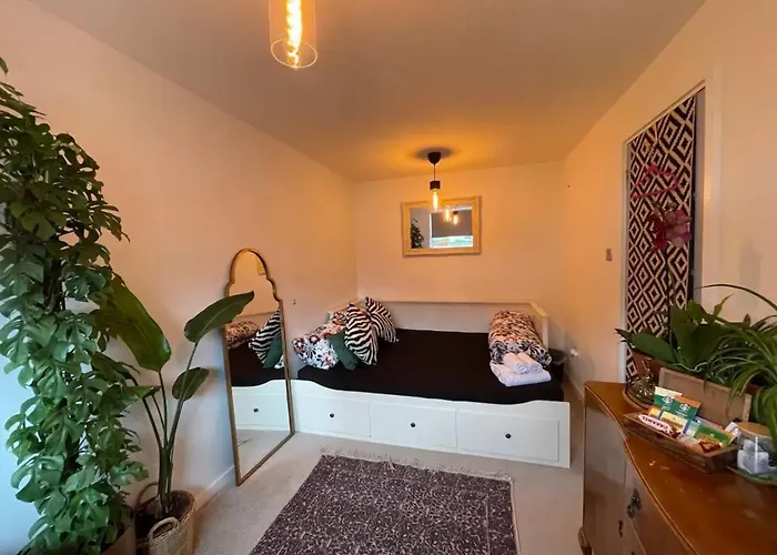 Private Room With Separate Shower And Free Parking