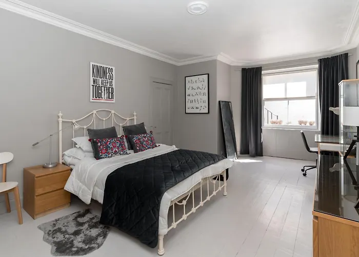Beautiful & Bright 2Bd Flat - Haymarket