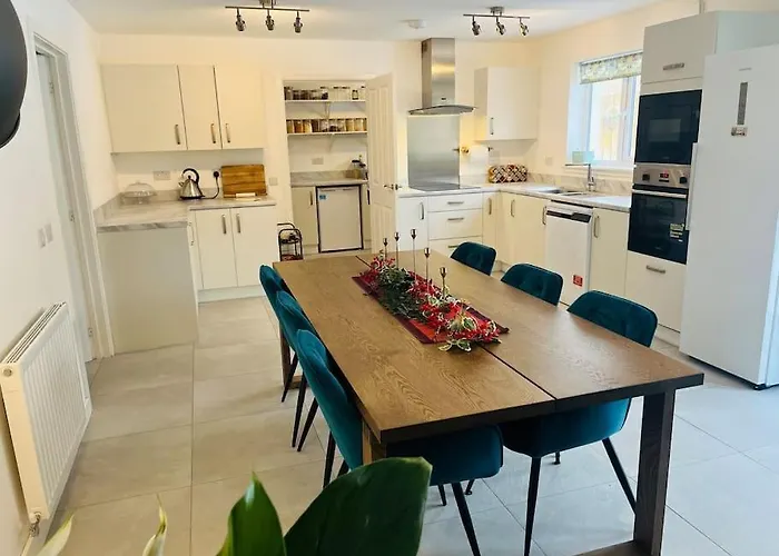 Modern And Spacious Edinburgh Home With Large Garden