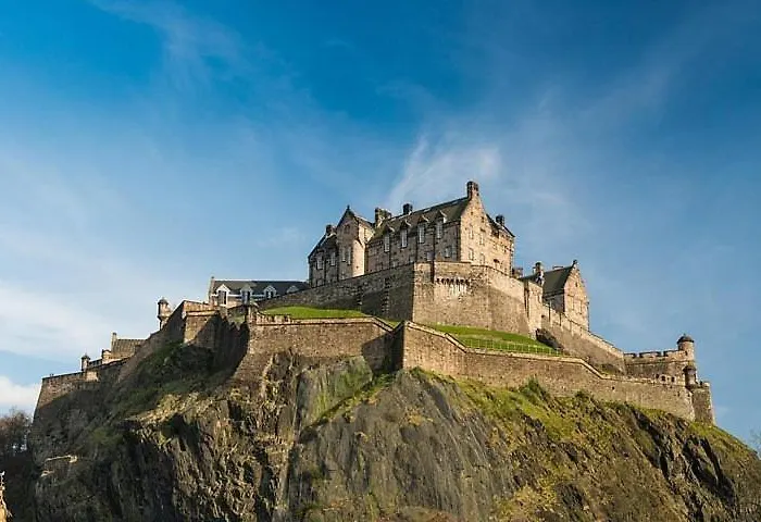 Cozy Castle View Flat In Edinburgh Eb9