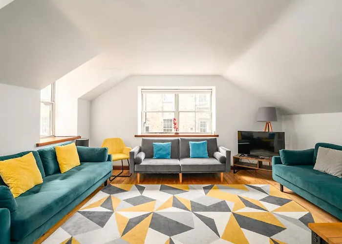 Bright - Central - Sleeps 10