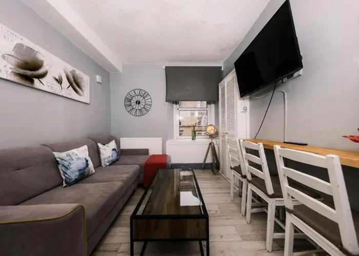 Cozy City Centre Apartment By The Meadows! 5