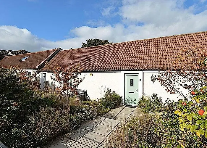 Charming 3 Bed Cottage For Share , Private Room Bookings , Free Parking , Strong Internet
