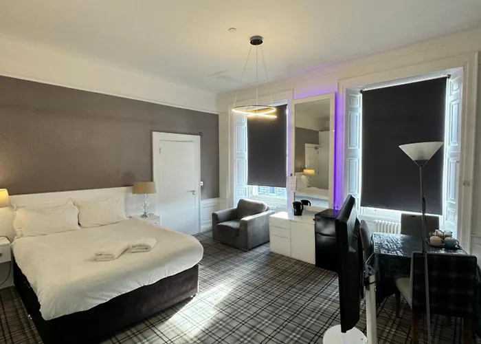 Luxury Family Room With Private Bathroom In The Heart Of Edinburgh