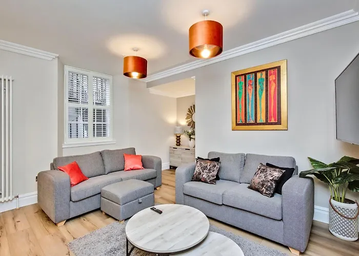 Spectacular 2 Bed, 2 Bath In Edinburgh City Centre