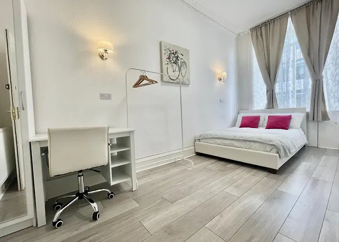 Lothian Center Apartment