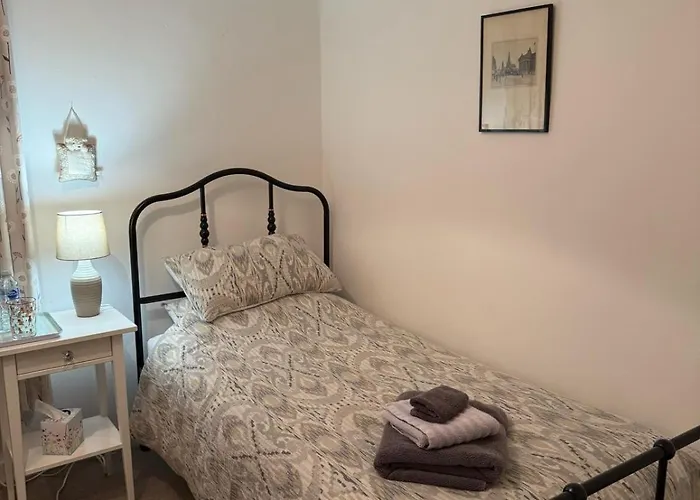 Single Room With Beautiful Garden