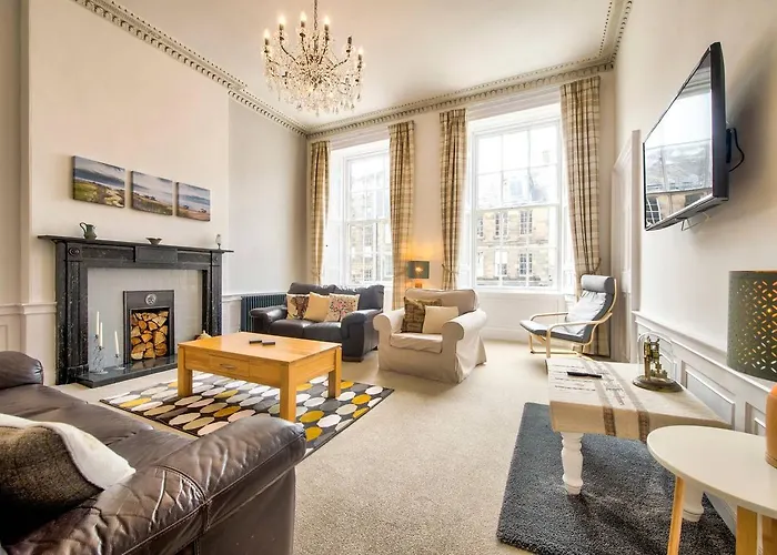 Altido Spacious And Stylish 4-Bed Georgian Apartment