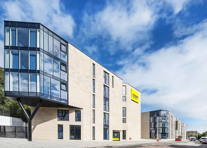 Destiny Student - Holyrood