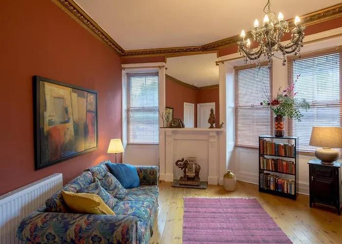ALTIDO Unique&Artsy Royal Mile Apt - Relive Music History