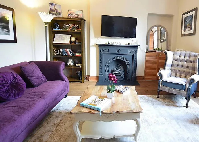 Joivy Classic Apt With Castle Views In Old Town