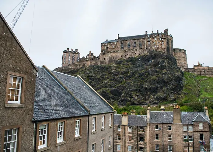 Apartment In Edinburgh With Great View On Castle