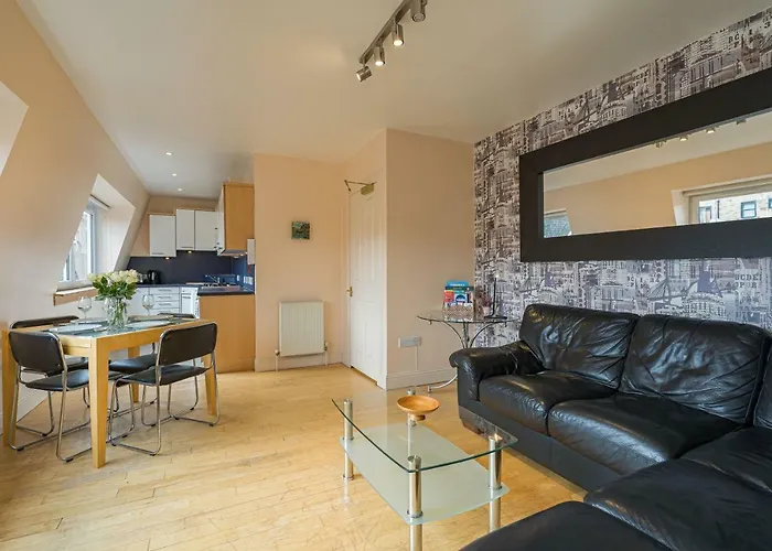 2 Bedroom Central Apartment With Stunning Castle View