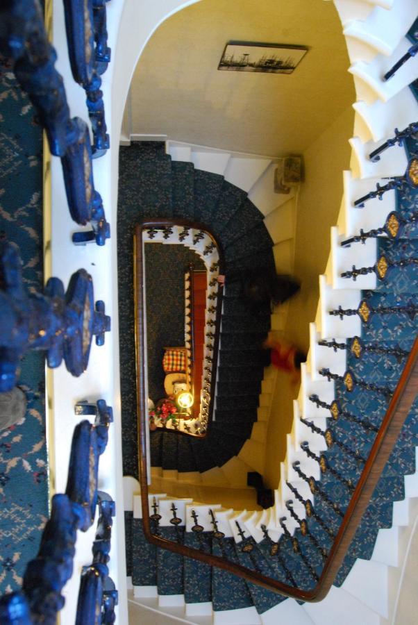 Dene Guest House, New Town 3*