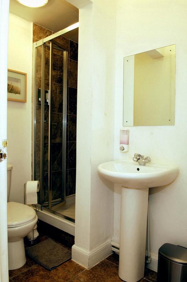 Pitt Street Apartment Beautiful Spacious Apartment Free Parking And Free Sanitizer Apartment *