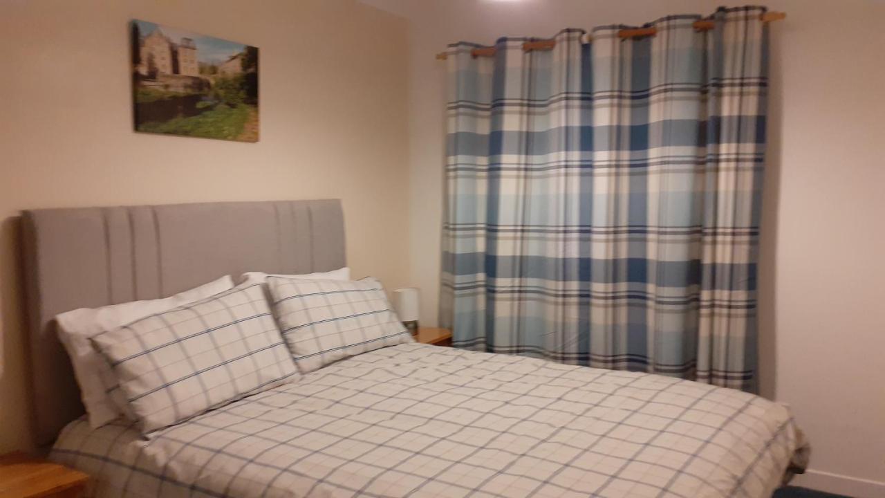 Apartment Ideal Location With Free On-site Private Parking *