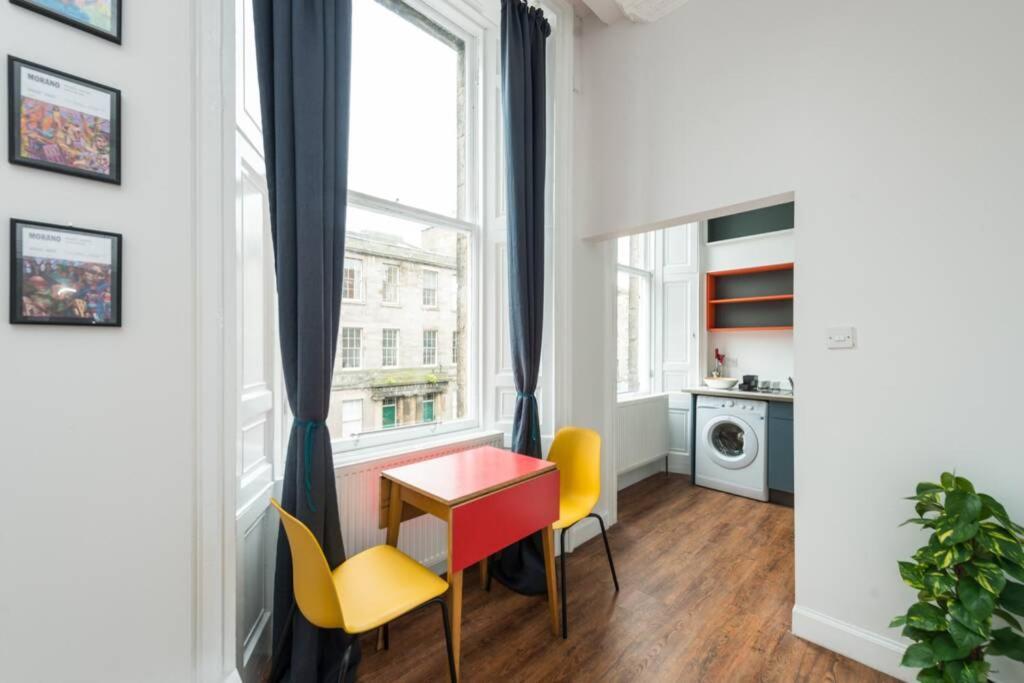 Newly Refurbished Centre Chic Pad Apartment Edinburgh
