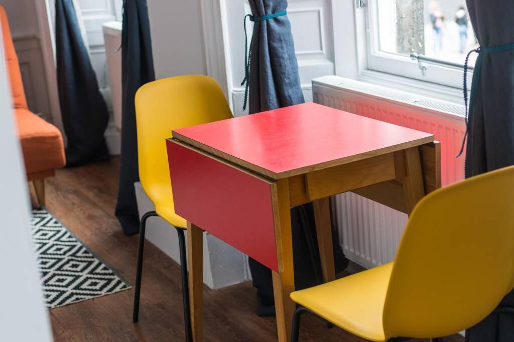 Newly Refurbished Centre Chic Pad *