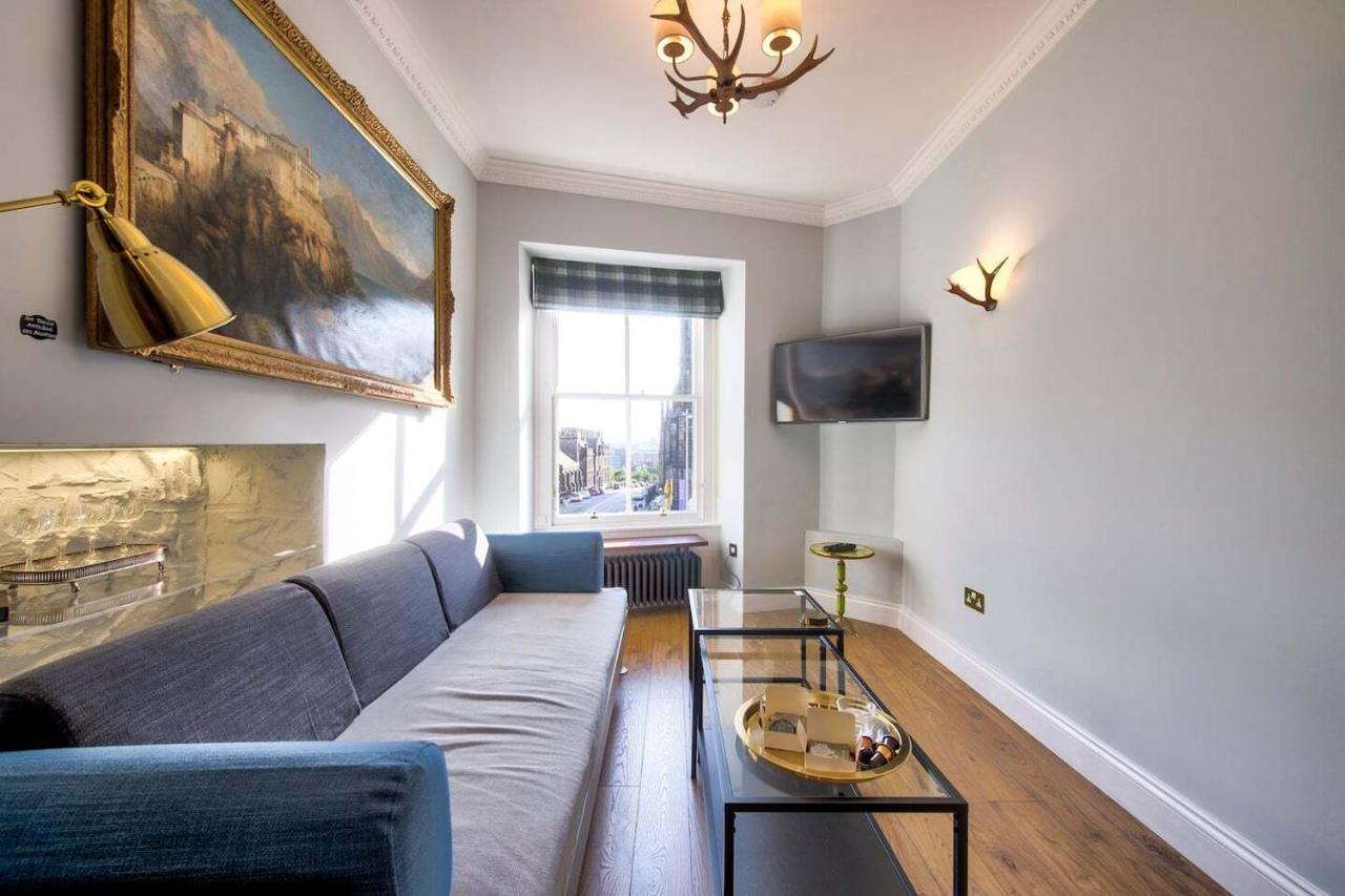 Upper Bow - Luxurious, Modern 1br Near Castle Apartment
