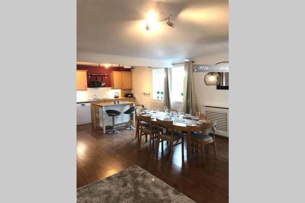Waterfront Living In Leith With Free Parking! Apartment *