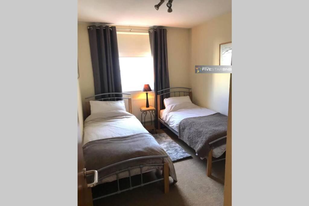 Waterfront Living In Leith With Free Parking! Apartment EDI