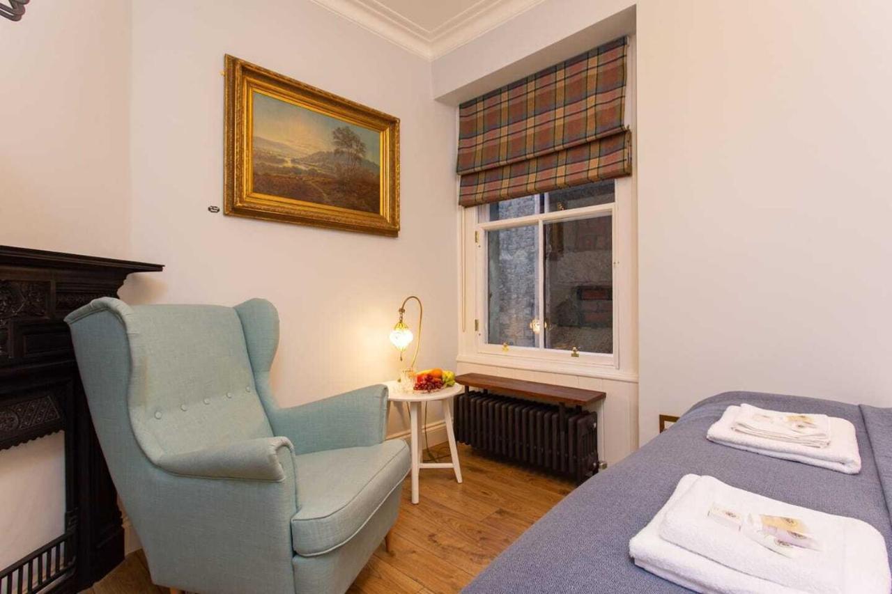Upper Bow - Luxurious, Modern 1br Near Castle Apartment *