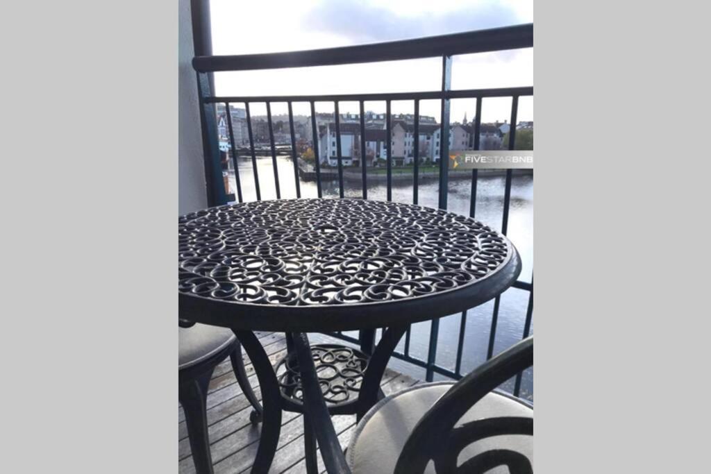 Waterfront Living In Leith With Free Parking!